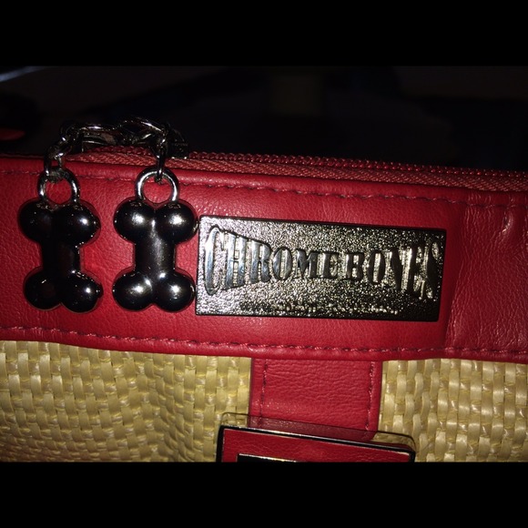 Authentic Chrome Bones dog purse. Good condition!!