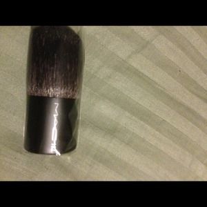 Sold 🚫🚫🚫🚫🚫🚫Authentic Mac buffer brush