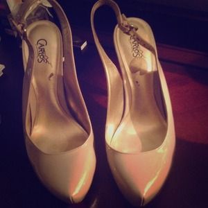 Sling-back nude pumps