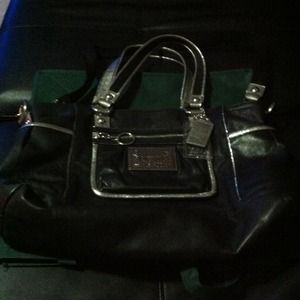 Authentic coach poppy tote!! Black/silver