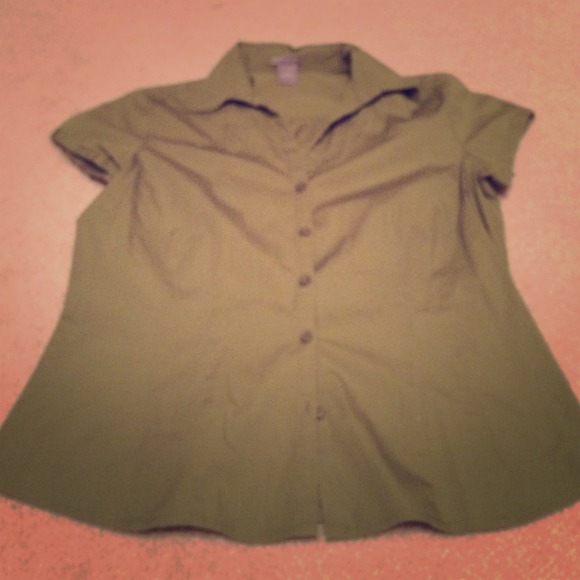 Ann Taylor olive green fitted short sleeve shirt.