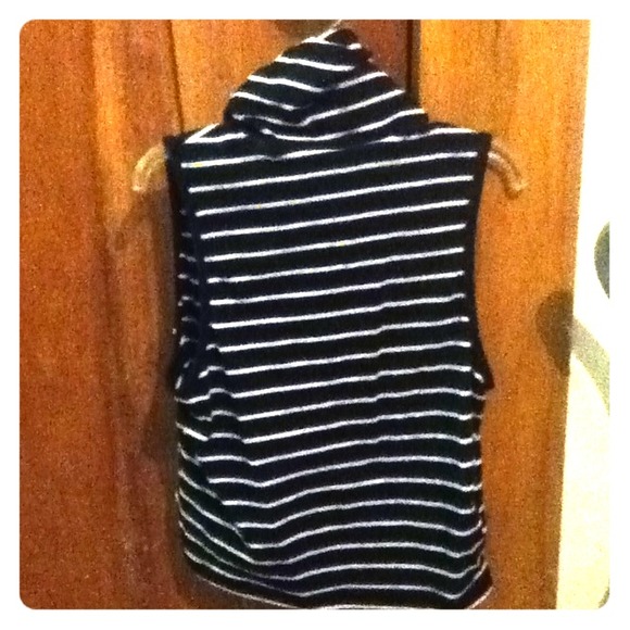 Forever 21 Black and White Turtle Neck Crop Top