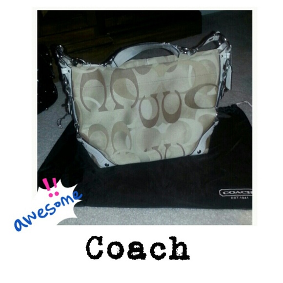 *****SOLD****Coach Signature Medium Tote!