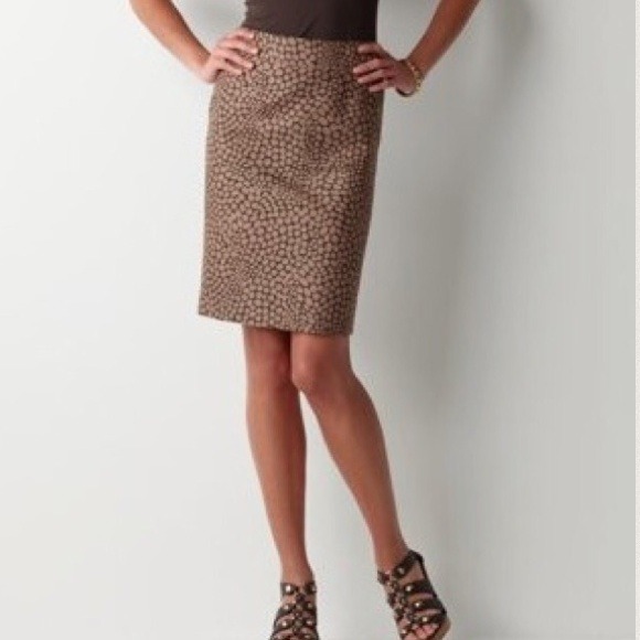 π«SOLDπ«*NEW* LOFT Pencil Skirt - Picture 2 of 3