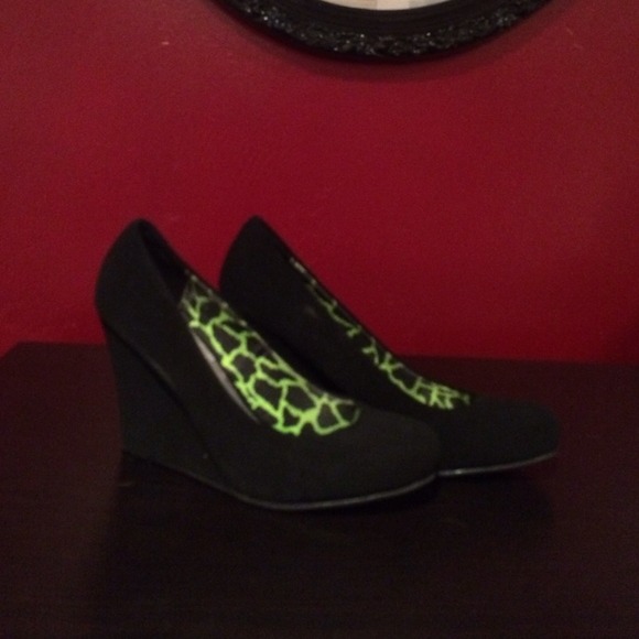 Ross - black wedges