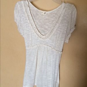 Small top with scoop neck and tie in back