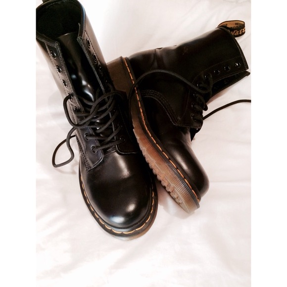 Black leather doc martens size 9! Great condition!