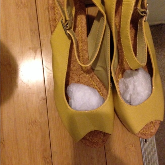 Yellow wedge sandal