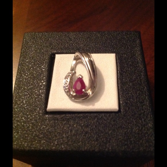 Beautiful garnet stone pendant