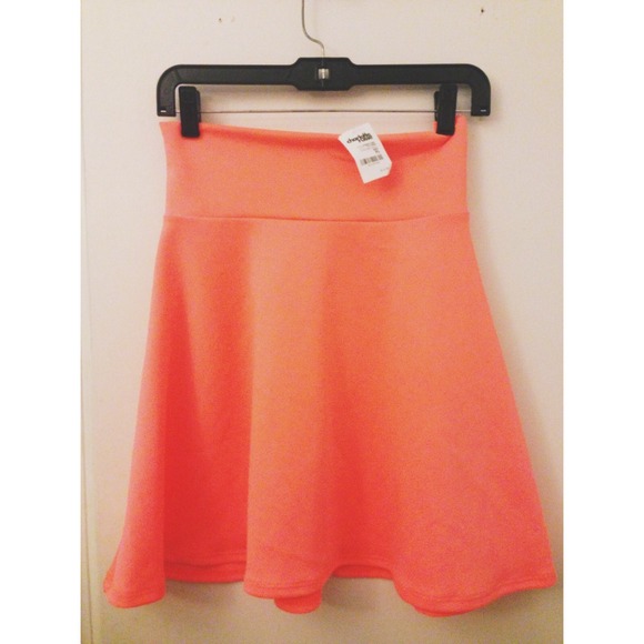 High-waisted skater skirt