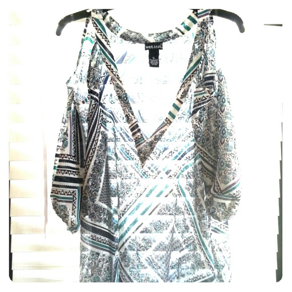 Sheer Cold shoulder top