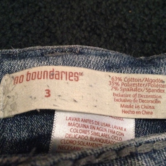 ❌❌SOLD❌❌ Jean Capri Pants - Picture 2 of 4