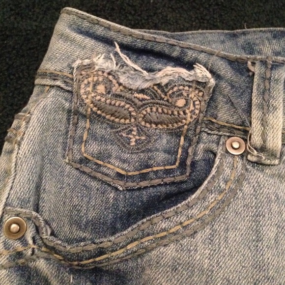 ❌❌SOLD❌❌ Jean Capri Pants - Picture 3 of 4