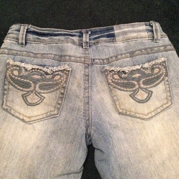 ❌❌SOLD❌❌ Jean Capri Pants - Picture 4 of 4