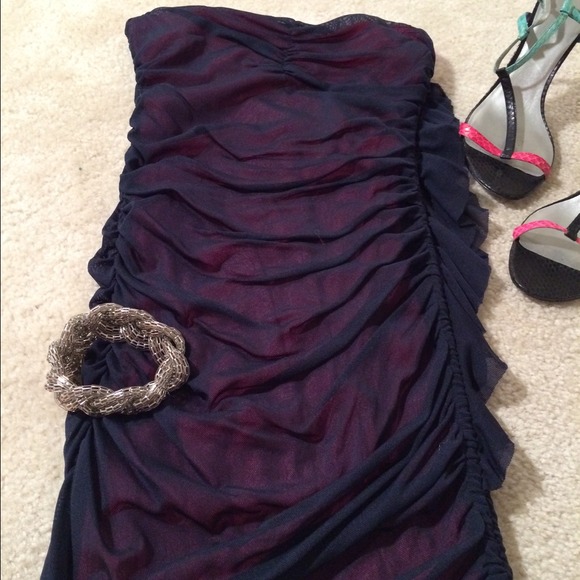 Sexy Navy & hot pink ruched dress! NWT - Picture 2 of 2