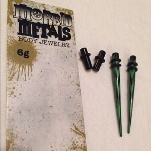 Green and black 6g tapers