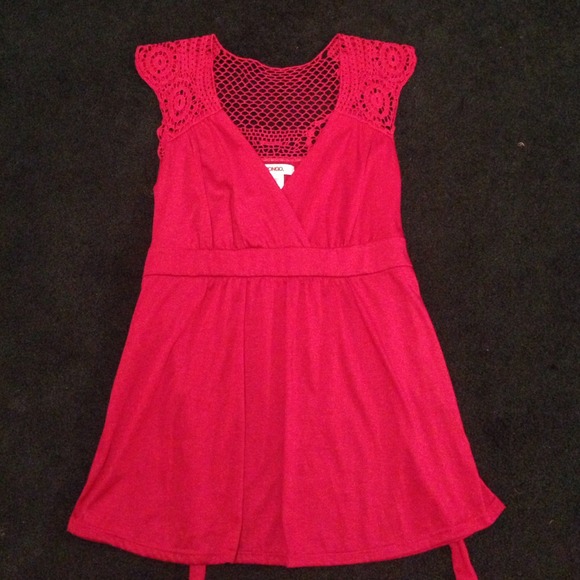 ❌❌SOLD❌❌ Cranberry Sleeveless Top with Crocheting