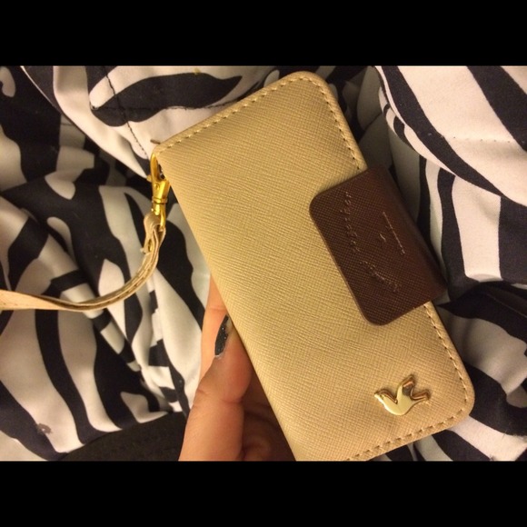 Beige Faux Leather iPhone 5/5s Wallet Case