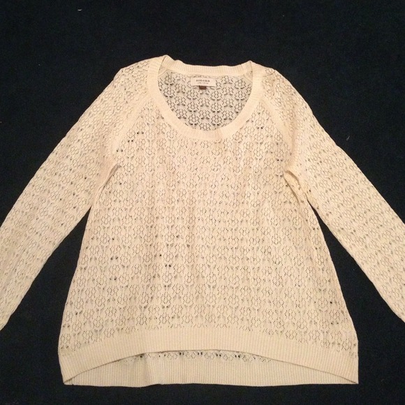 ❌❌SOLD❌❌ Off-White Long-sleeve Crocheted Top