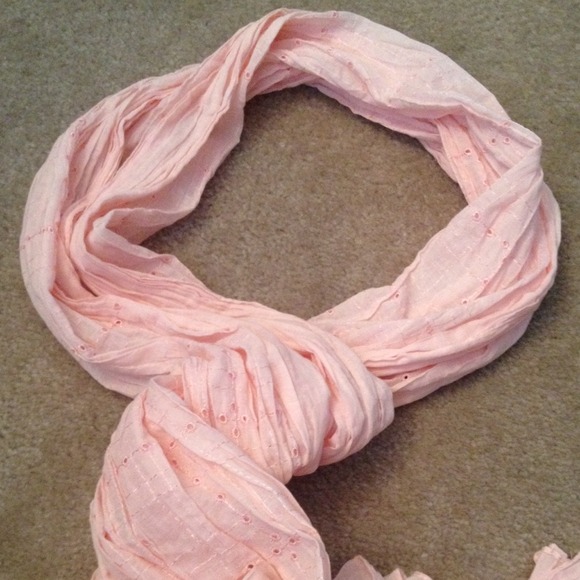 🎀Pretty eyelet scarf🎀 - Picture 1 of 3