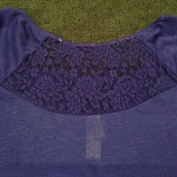 ❌❌SOLD❌❌ Purple Ruffle Top with Lace Panel on Back - Picture 3 of 3