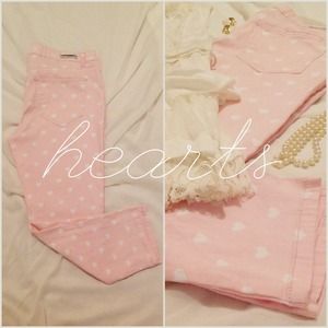 🍍$18 TODAY ONLY🍍 Light pink heart capris