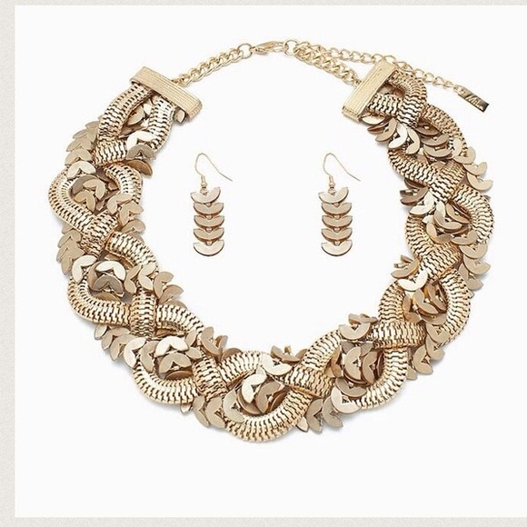 ๐host pick๐ NEW Intricate statement gold choker - Picture 3 of 4