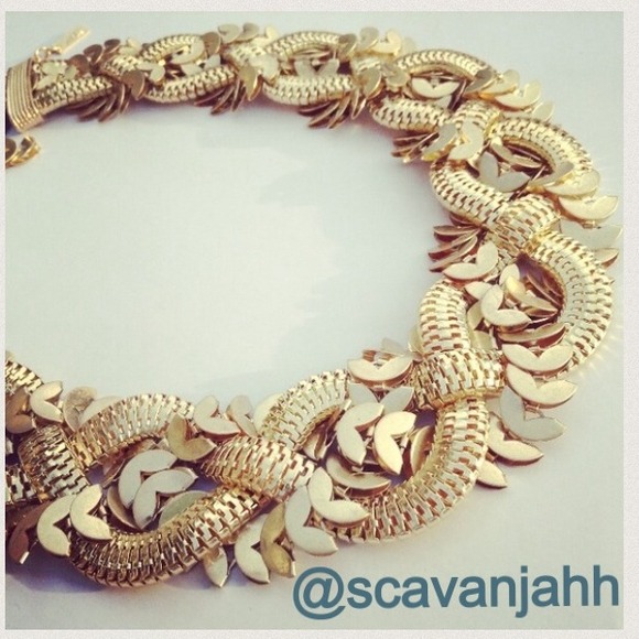 ๐host pick๐ NEW Intricate statement gold choker - Picture 2 of 4