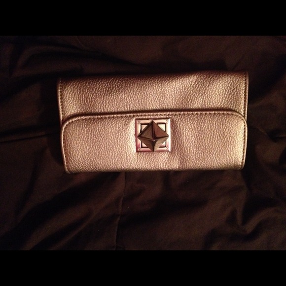Gold/silver clutch brand new with tags still on it - Picture 1 of 3