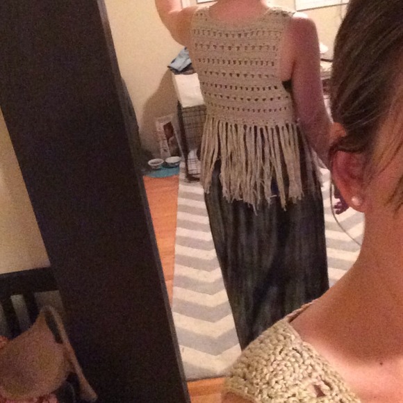 Beige crochet fringed vest - Picture 3 of 4