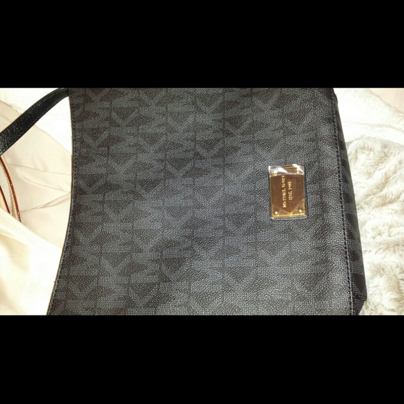***ONHOLD***Brand new micheal kors purse