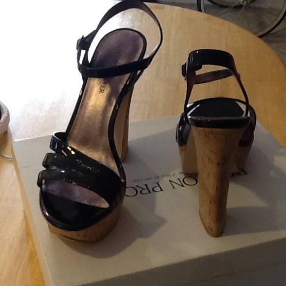 SaleπHost pick πNew strappy black cork sandal - Picture 3 of 4
