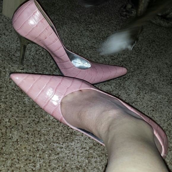 Pink crocodile pumps