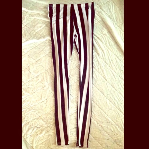‼️ pinned stripped leggings‼️ •CLEARANCE🙌