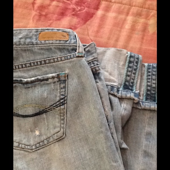 ✨❌SOLD❌7/26/14 HOST PICK✨Distressed Denim Capris - Picture 3 of 4