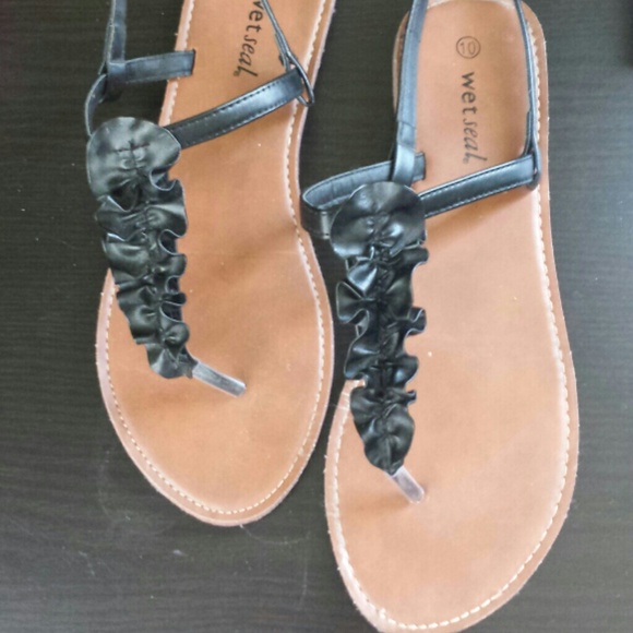 Smoking hot flip flops - Picture 2 of 4