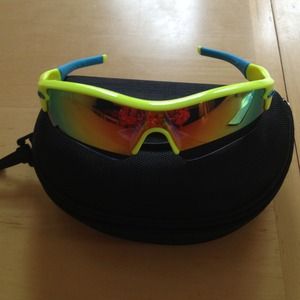 Brand new oakley radar sunglass with extra lens