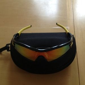 Oakley radar sunglasses with extra lens!