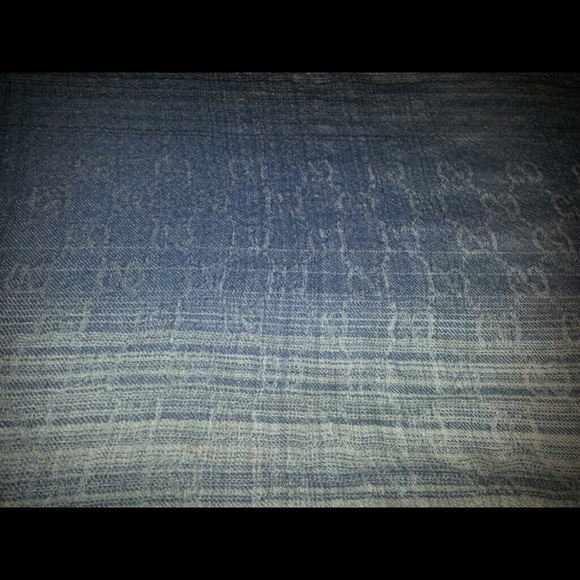 Authentic GUCCI OVERSIZED Scarf/shawl - Picture 3 of 4