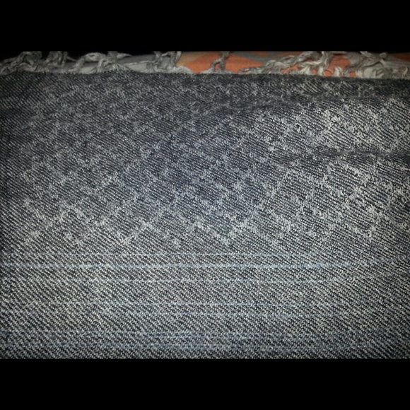 Authentic GUCCI OVERSIZED Scarf/shawl - Picture 4 of 4