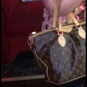 100% Authentic Louis Vuitton