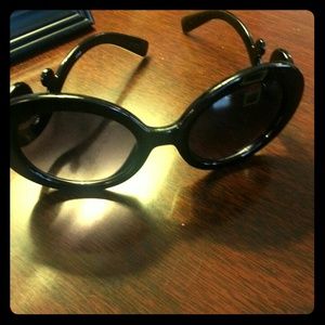 Black Round Sunglasses