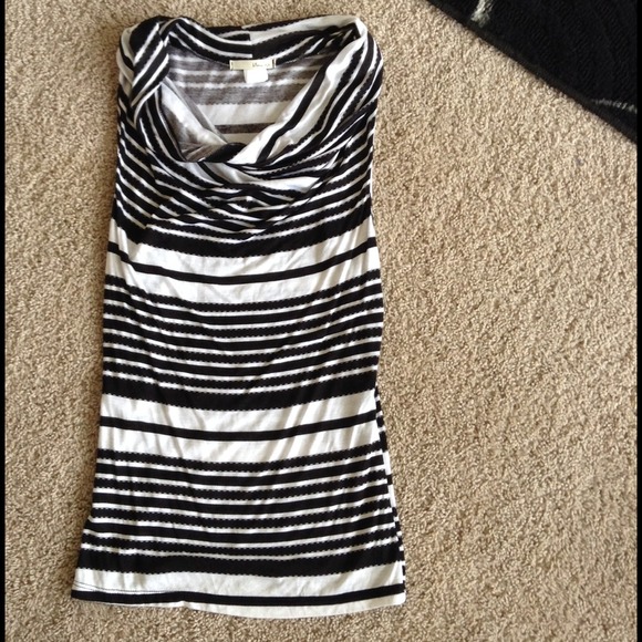 🚫SOLD🚫NWOT Black and white striped tank