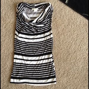 🚫SOLD🚫NWOT Black and white striped tank
