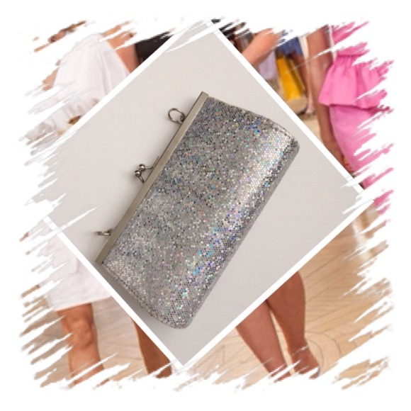 Clutches & Wallets - 🍃Gifted🍃 Mini Silver Clutch