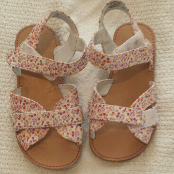 🚫 SOLD IN BUNDLE 🚫 Toddler sandals
