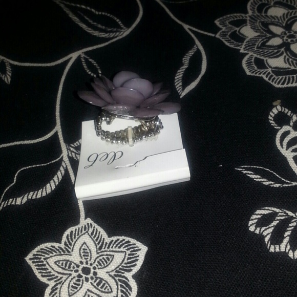 Ring - Picture 2 of 3