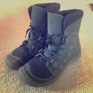 REDUCED!! Keens water and snow boots. Size 7