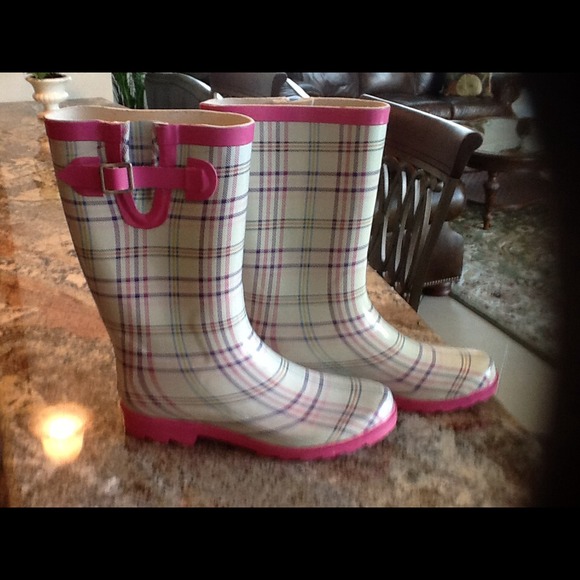 🚫SOLD🚫 Pink plaid rain boots