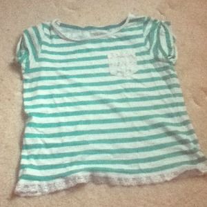 Cropped striped pocket tee with lace trimming